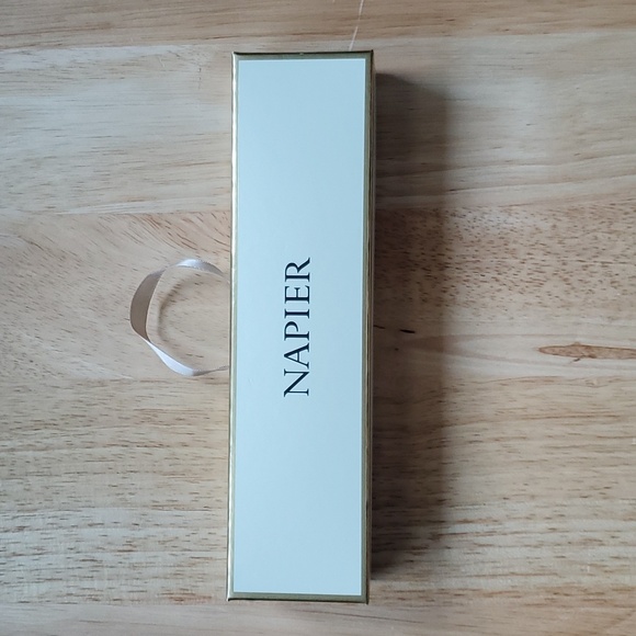 Napier Bracelet & Earring Set New In Box - Picture 3 of 9